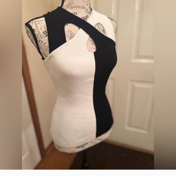NWT WHBM CUTOUT SWEATER - Picture 5 of 6
